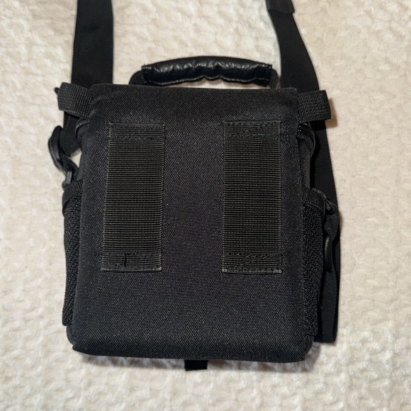 **SOLD** Lowepro Nova Micro camera case - Picture 3 of 6